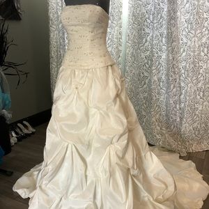 Anjolique Wedding Gown Ivory